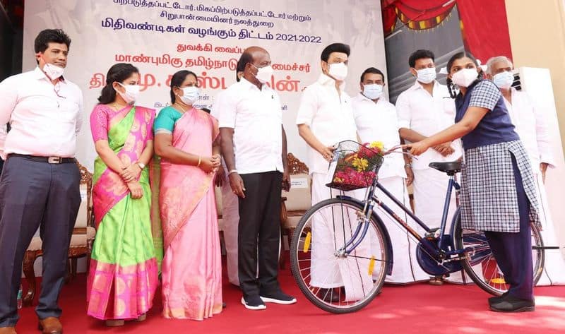 IT raid at Tamil Nadu government free cycle project contractor house