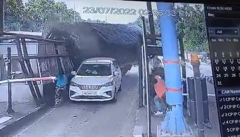 Cement-laden truck overturns after hitting toll plaza in Dehradun: dramatic video goes viral - gps