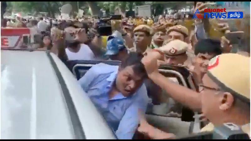 Delhi Policeman handles Youth Congress leader Srinivas BV in delhi