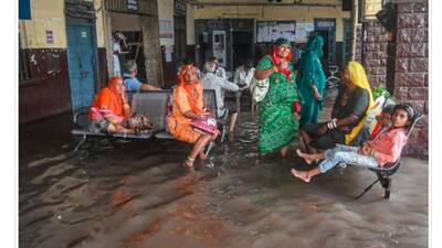 10 तस्वीरों में देखिए राजस्थान में फटे बादल, जोधपुर में 78 सालों में पहली बार ऐसी बारिश...घर बन गए नदी 