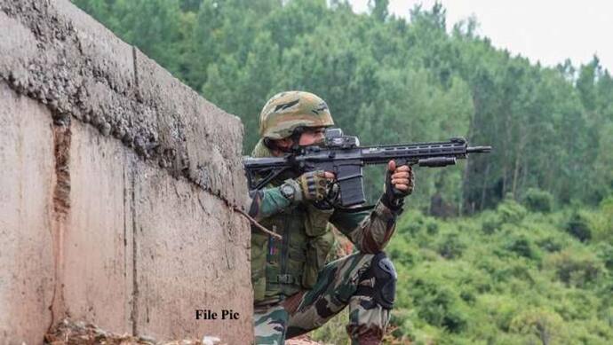 LOC के पास सुरक्षाबलों के साथ मुठभेड़ में दो आतंकी मारे गए, 2 AK 47 राइफल बरामद