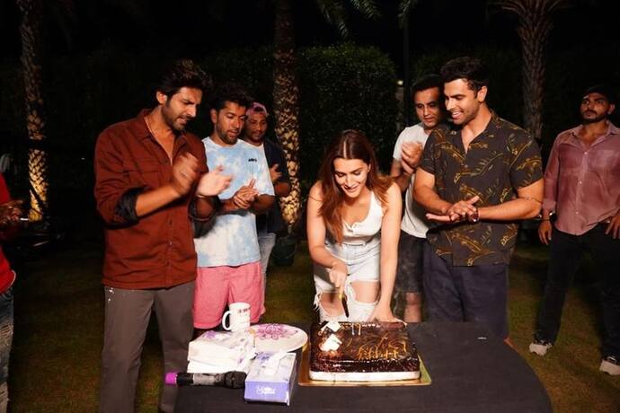 Pictures: Kriti Sanon celebrates her birthday on the sets of Shehzada