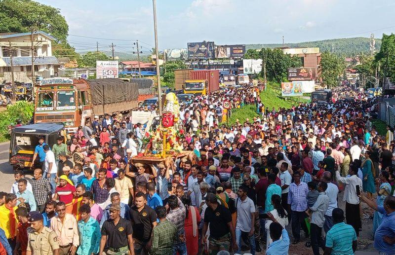 Uttara kannada Bhatkal maari jaatre celebrated with religious fervor rav