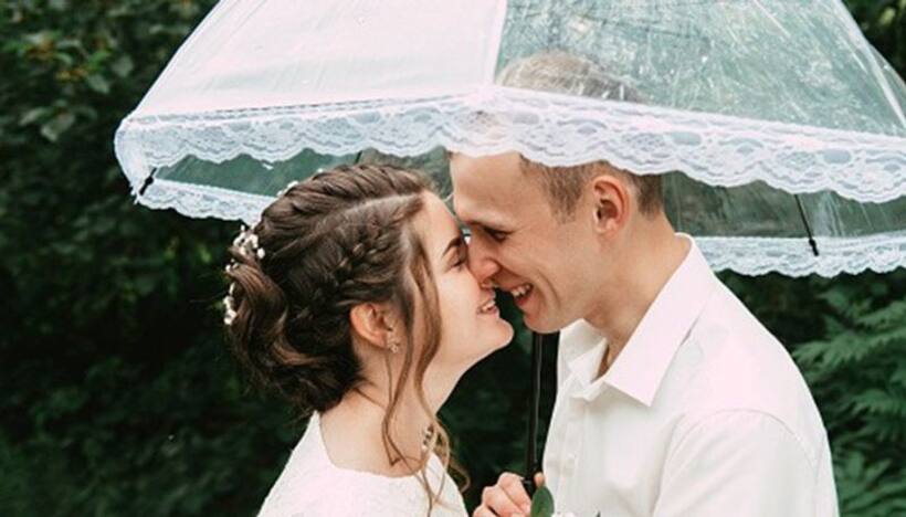 Monsoon Weddings: Here are some tips to style yourself during rainy season