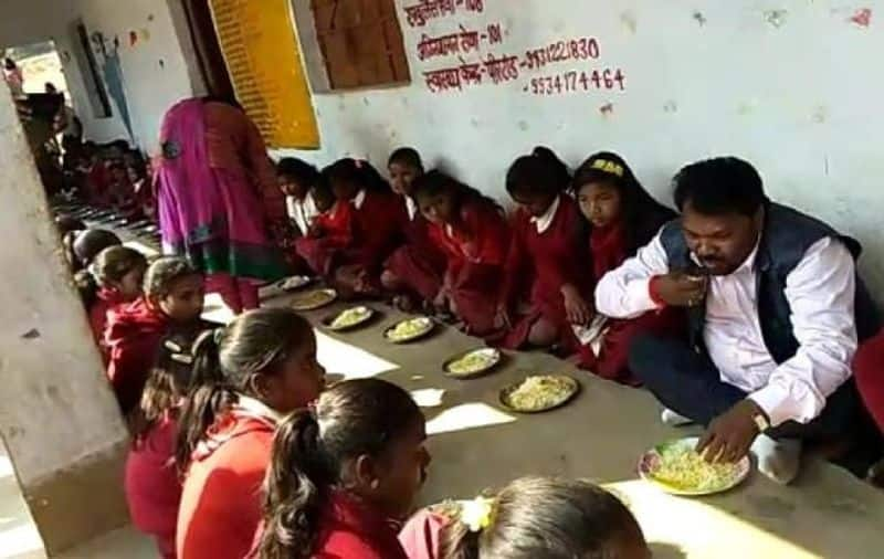 village people celebrate a government school headmaster retirement in virudhunagar