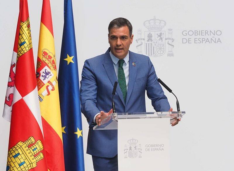 Spanish PM Sanchez says Stop wearing ties to save energy 