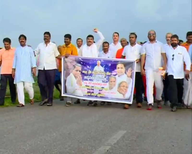 Chitradruga Fans Padayatra To Davanagere For Siddaramaiah Birthday Function rbj