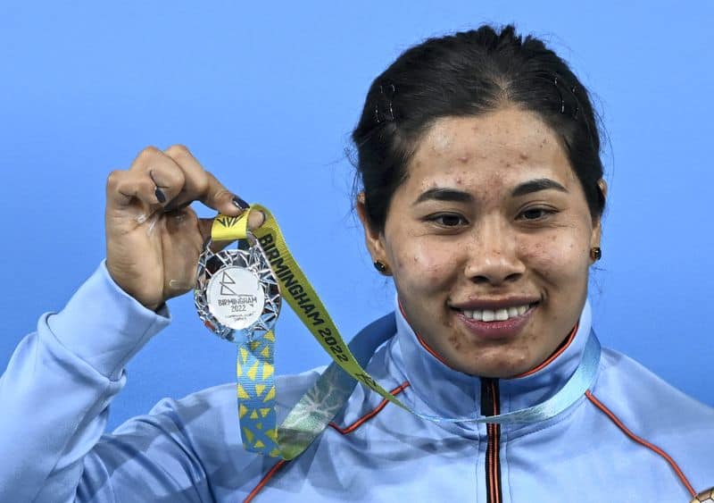 When Olympic medalist Mirabai chanu gifted her shoes to weightlifter Bindyarani Devi 