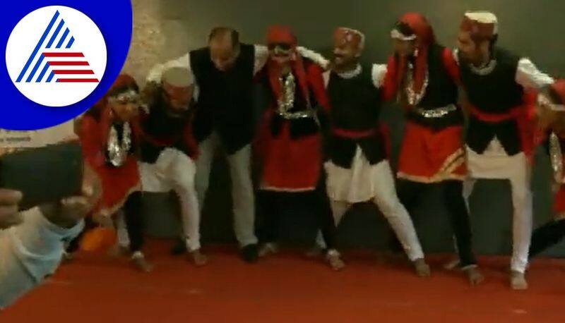 Himachal Pradesh CM Jairam Thakur dances folk songs with folk artist akb