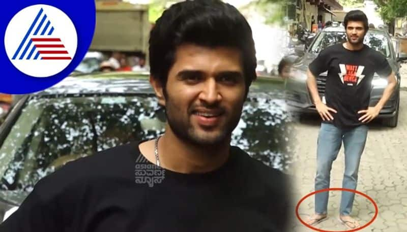 Vijay Deverakonda seen wearing slipper again and again vcs 