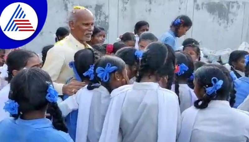 Children who Tears for Teachers in Yadgir grg