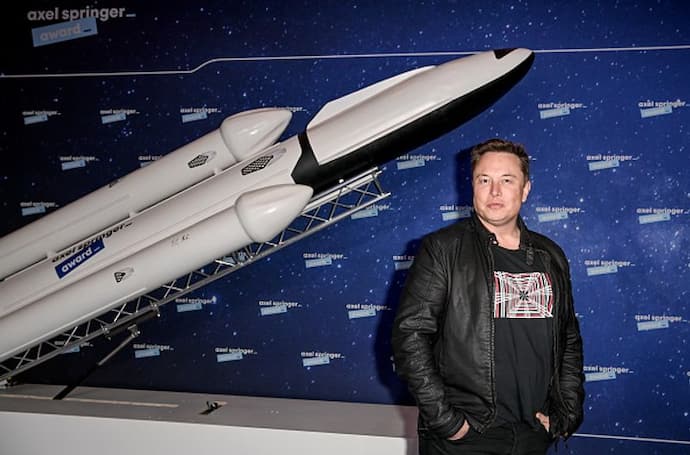 Former SpaceX employees claim they were fired for speaking against Elon Musk, file charges