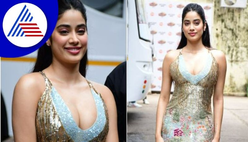 Janhvi Kapoor saves herself from major embarrassing moment in THIS body hugging gown