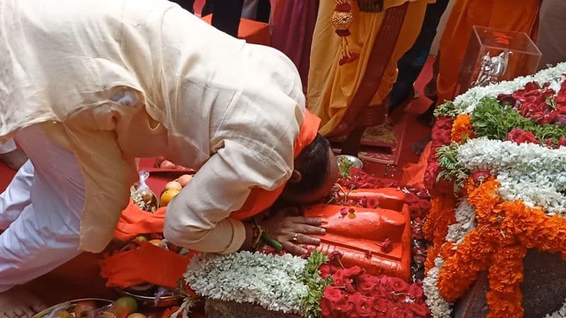 CM Basavaraj Bommai seeks blessings of goddess Anjanadri Hanuman rbj