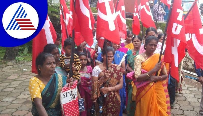 Protest CPM against siddapur Grama panchayta rav