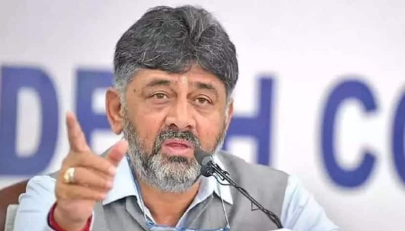 DK Shivakumar : తెలంగాణకు డీకే శివ కుమార్.. మా అభ్యర్థులను కేసీఆర్ స్వయంగా సంప్రదిస్తున్నారంటూ వ్యాఖ్యలు.. 
