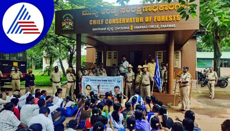 forest department staff on strike against CCF   in dharwad gow