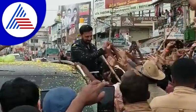 Actor Sudeep visits Mysore chamundeshwari temple vcs