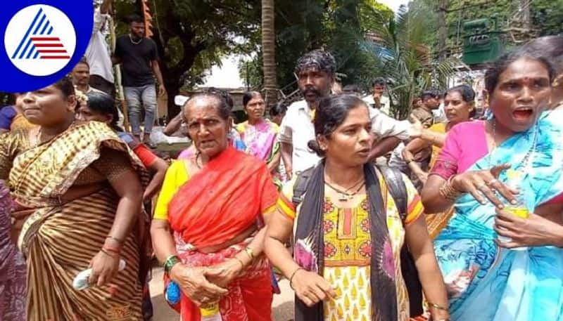 Street Vendors Protest Karwar City Municipal in Uttara Kannada grg