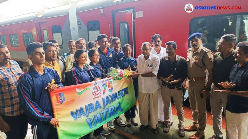 Asianet News Vajra jayanti yatra team received in Tirur by Tirur souhrudavedi