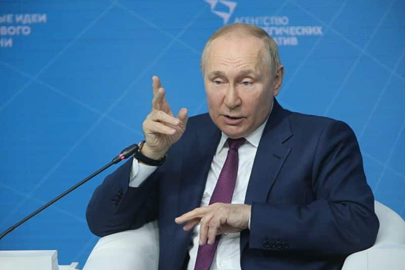 Vladimir Putin hand turns purple seen shaking during meet amid health rumours Report gcw