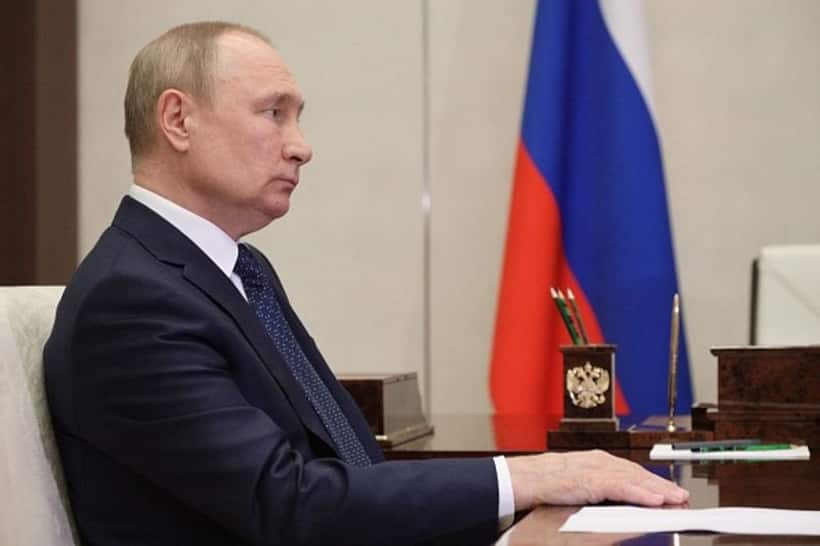 Vladimir Putin may isolate in bunker as flu outbreak hits Kremlin: Report