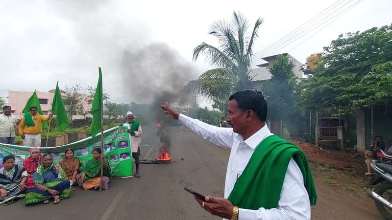 Kanabaragi farmers protest against Belagavi  Urban Development Authority rbj