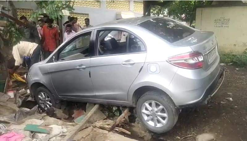 one minor boy killed in road accident in vijayawada