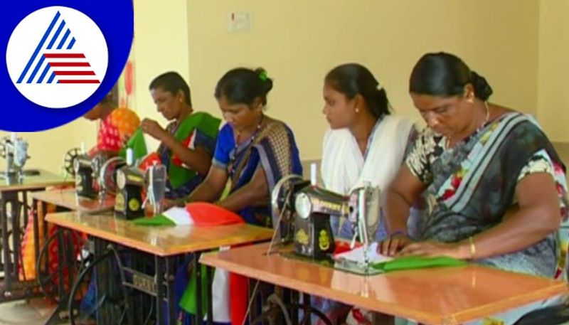 Over 80 thousand national flags to be hoisted by women Swasahaya group in raichur gow