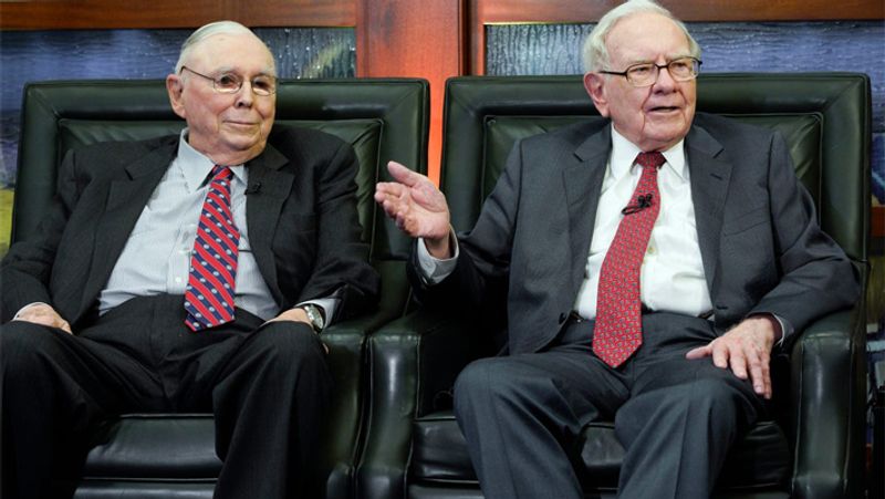 Charlie Munger Warren Buffet's long time business partner dies at 99 Rya