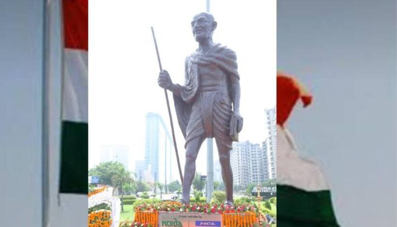 Mahatma Gandhi Statue:  నోయిడాలో వినూత్న ప్ర‌చారం..  ప్లాస్టిక్‌ వ్యర్థాలతో మహాత్ముడి విగ్రహం