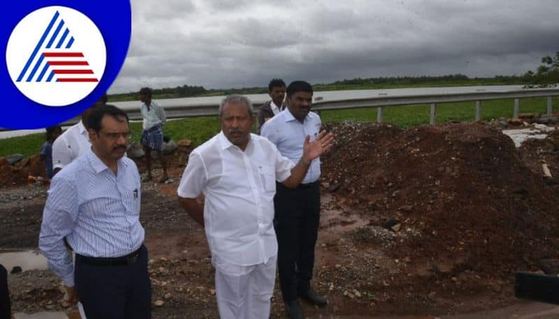 Davangere District incharge Minister byrathi basavaraj visit Rain affected area gow