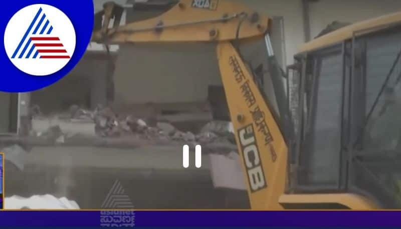 Yogi bulldozer demolished bjp leader house in Noida akb