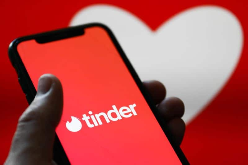 Tinder match gone wrong Man loses over Rs 14 crore as lover turns out to be a scammer gcw