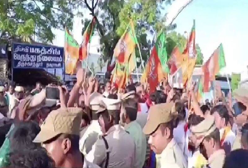 bjp cadre protest in krishnagiri because of justice for prabhu death case