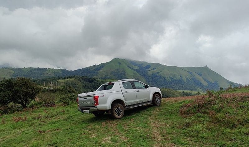 Good looking best performance with off road capability Isuzu V cross test drive review ckm