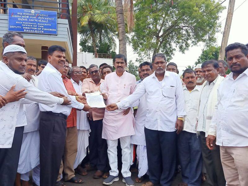 Karnataka fishermen oppose fisheries to other state fishing agencies gow