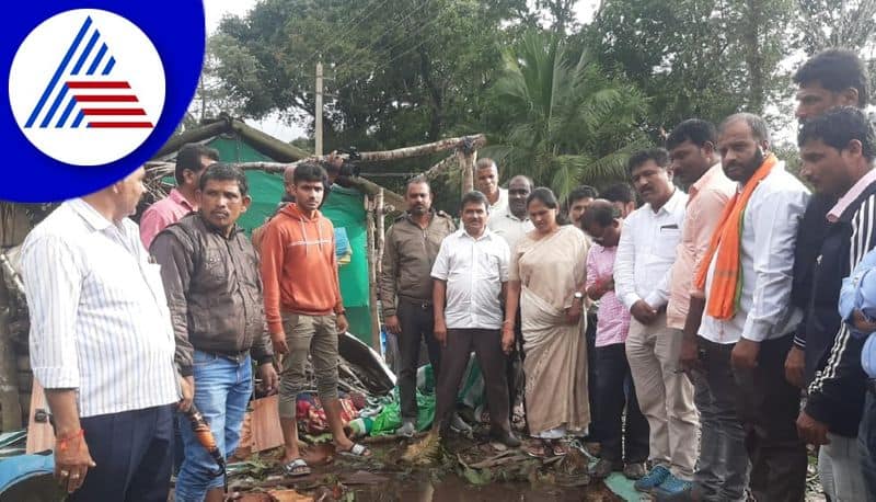 union minister shobha karandlaje visited rain affected areas of chikkamagaluru gvd