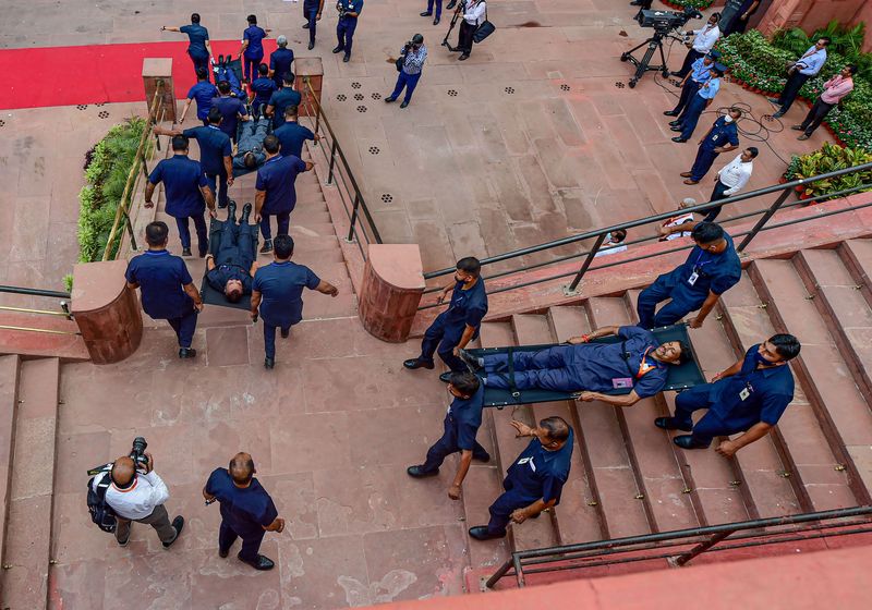 India plans mock drills in Hyderabad and Visakhapatnam to prepare citizens for emergency wartime scenarios in telugu akp 