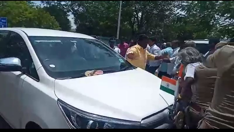 minister ptr palanivel thiagarajan car sandal case..3 BJP Womens Arrested