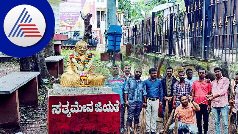 Garbage dumped in Dharwad educational intitue campus student and locals outraged misconduct rav