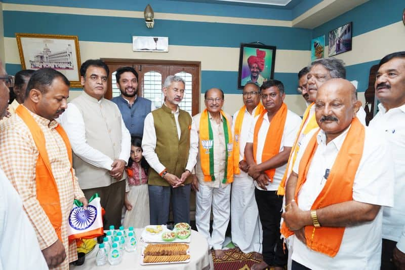 jds Former MLC Marilinge gowda joins bjp in ramanagara rbj