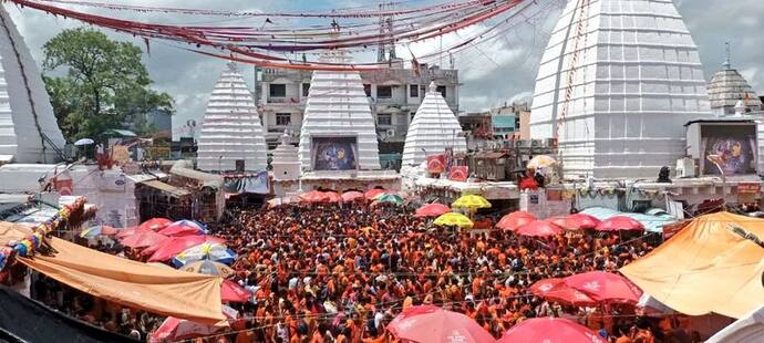 देवघर में चल रहे विश्वप्रसिद्ध श्रावणी मेले का समापन,लाखों भक्तों ने बाबा को चढ़ाया जल, शुरू हुई स्पर्श पूजा