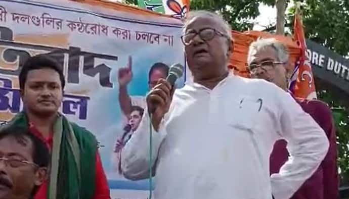  গায়ের চামড়া দিয়ে পায়ের জুতো তৈরি হবে: তৃণমূলের প্রতিবাদ মঞ্চে বিরোধীদের বিরুদ্ধে আক্রমণাত্বক সৌগত রায়