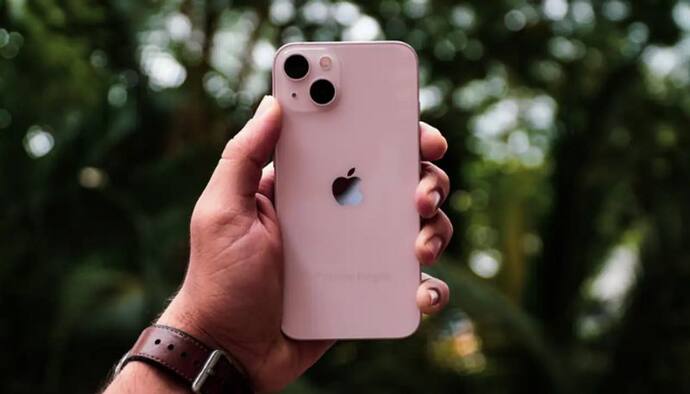 आधी कीमत में मिल रहा iPhone 13, खरीदने के लिए मची होड़,मिल रहा है ताबड़तोड़ डिस्काउंट