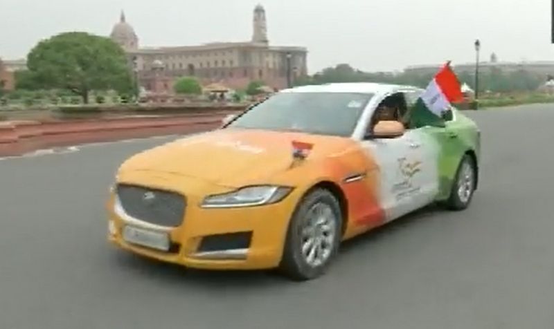 Gujarat man paint his RS 72 lakh jaguar car with Indian flag colours spend rs 2 lakh ckm