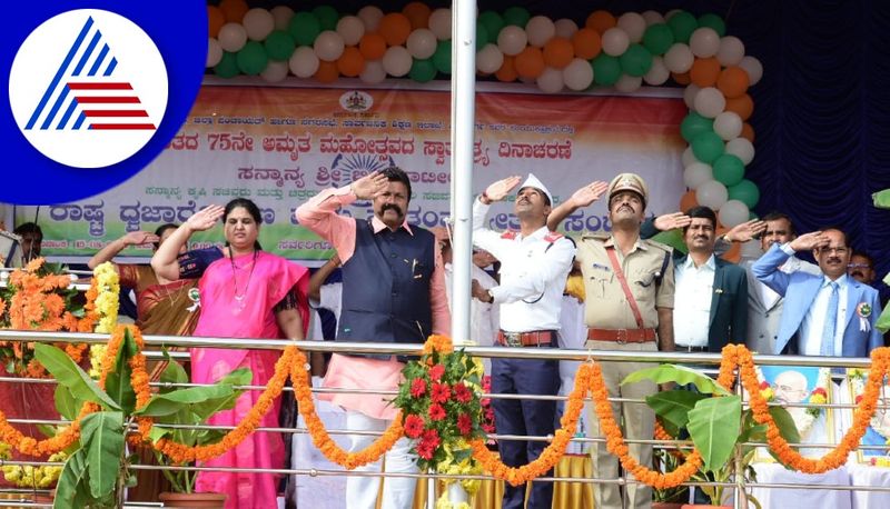 Azadi Ka Amrit Mahotsav Independence Day Celebration At Chitradurga BC Patil Flag Hoisting gvd