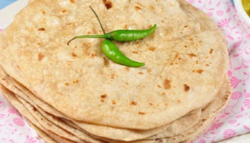 an easy breakfast recipe with leftover chapatis 