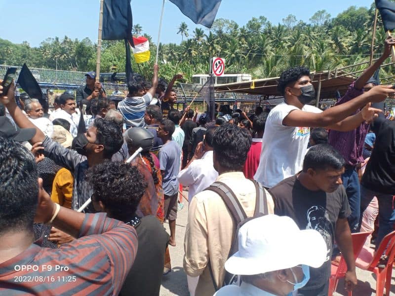 Fishermen strike in front of Adani s Vizhinjam port