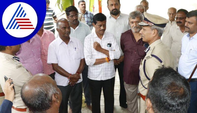 Shimoga city in police vigil shops closed hindu muslim row  savarkar photo rav